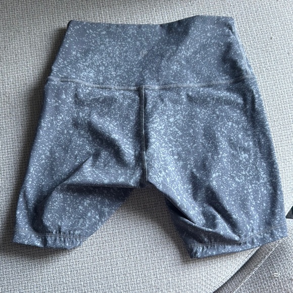 Wunder under lululemon biker shorts size 2 - Picture 2 of 2